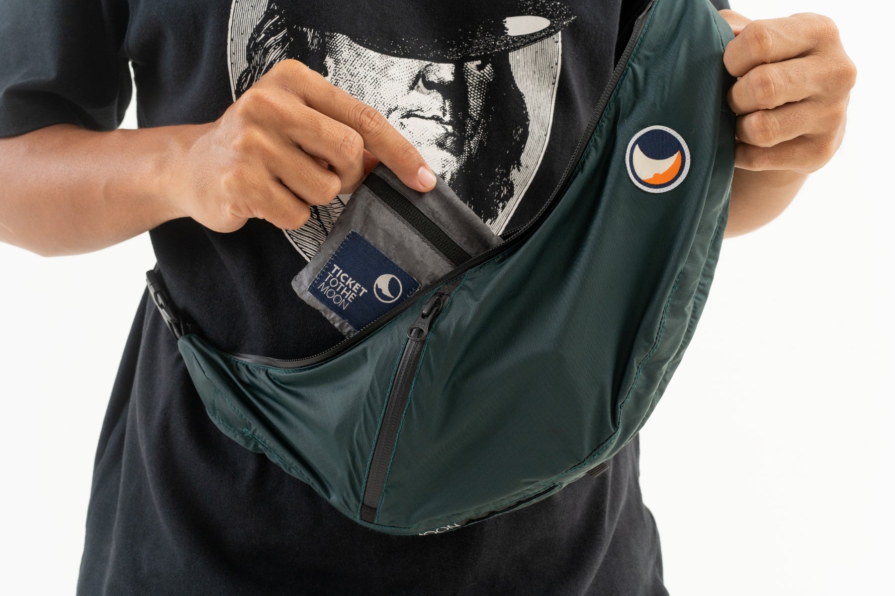 SLING BAG - WATER RESISTANT