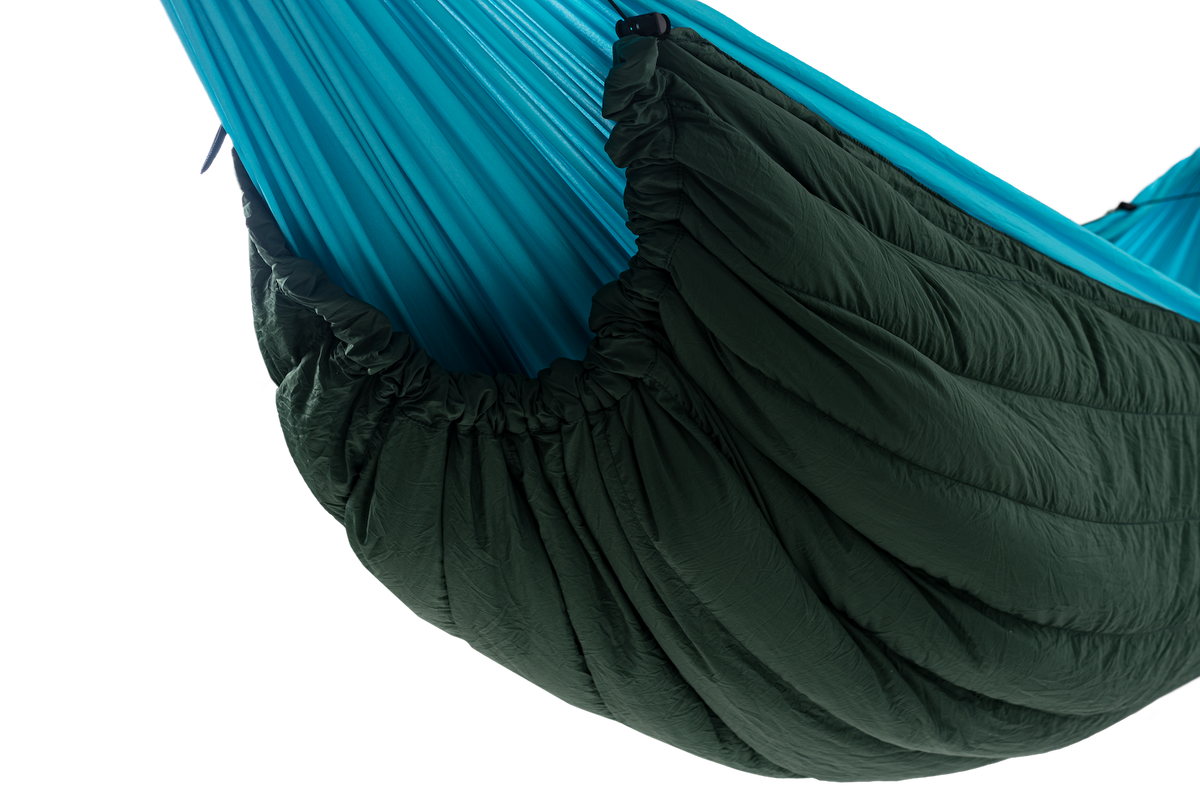 Moonquilt Pro 650 in dark green fitted under a turquoise hammock, close-up from below
