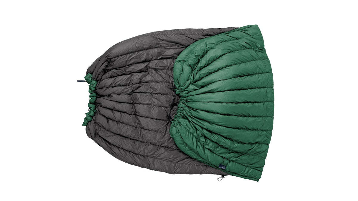 Moonquilt Pro 850 laid flat, showing its grey and green baffled sides and gathered drawcord end